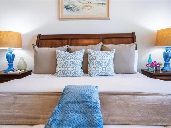 601 7th Ave S APT 204, Naples, FL 34102