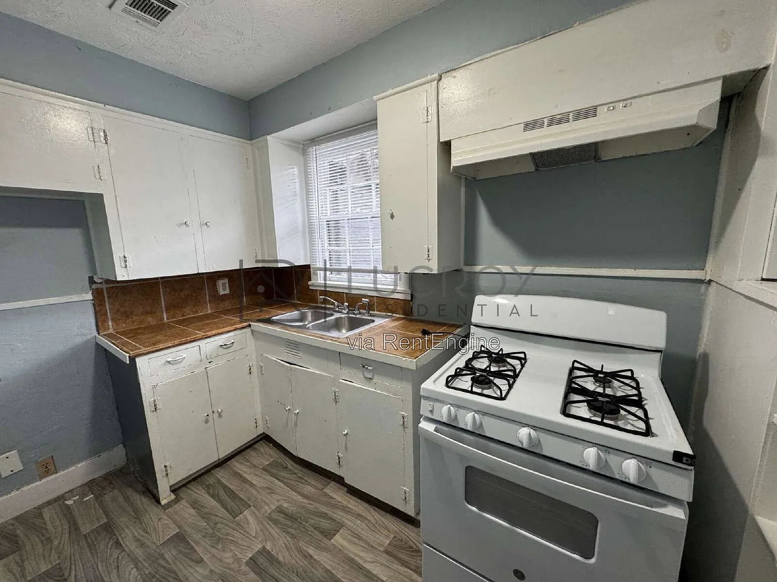 3 bed, 2.0 bath, 1350 sqft, $1,400 — Photo 4