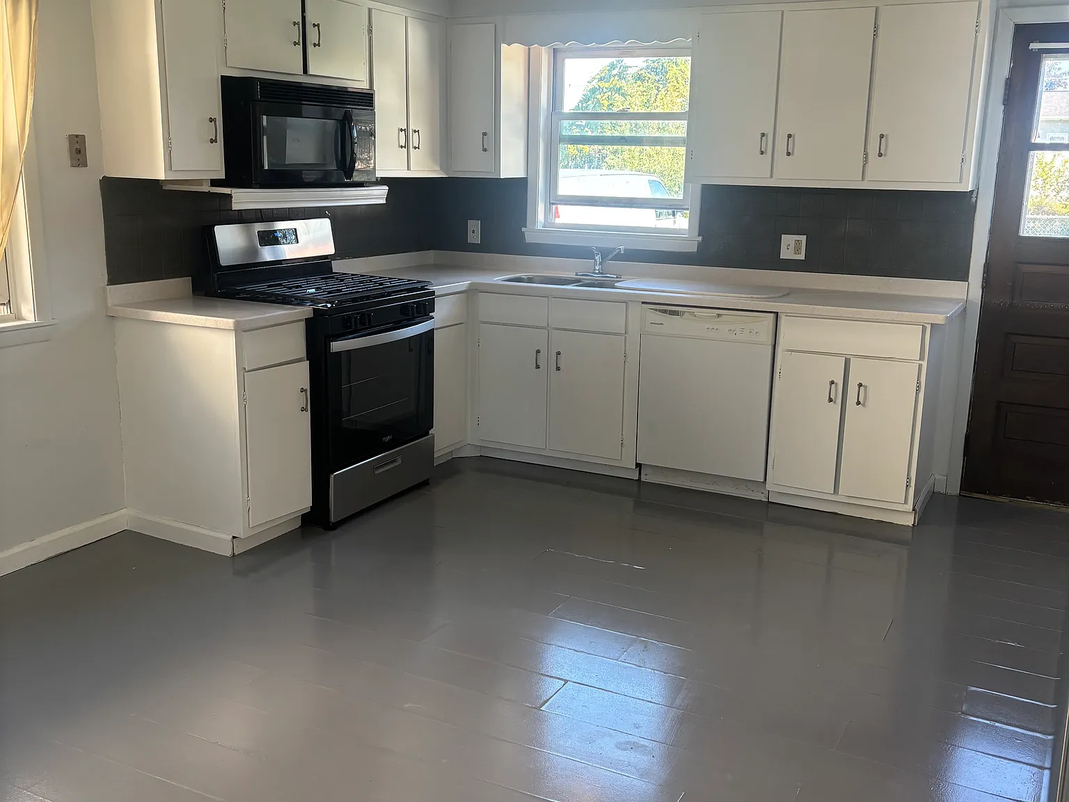 3 bed, 1.5 bath, 1000 sqft, $1,350 — Photo 4