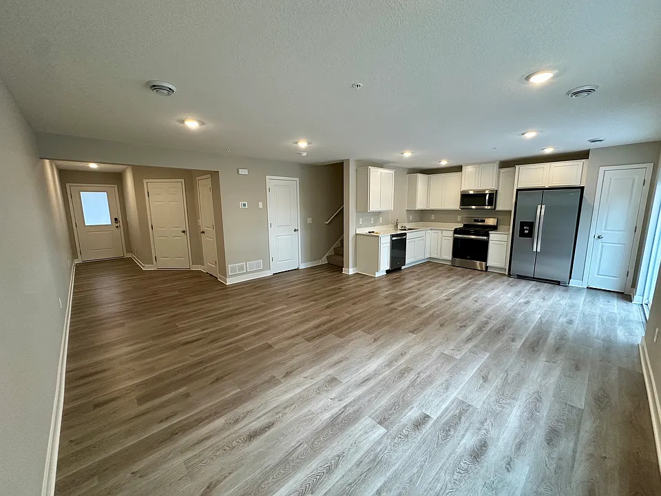 1271 Ashbury Dr