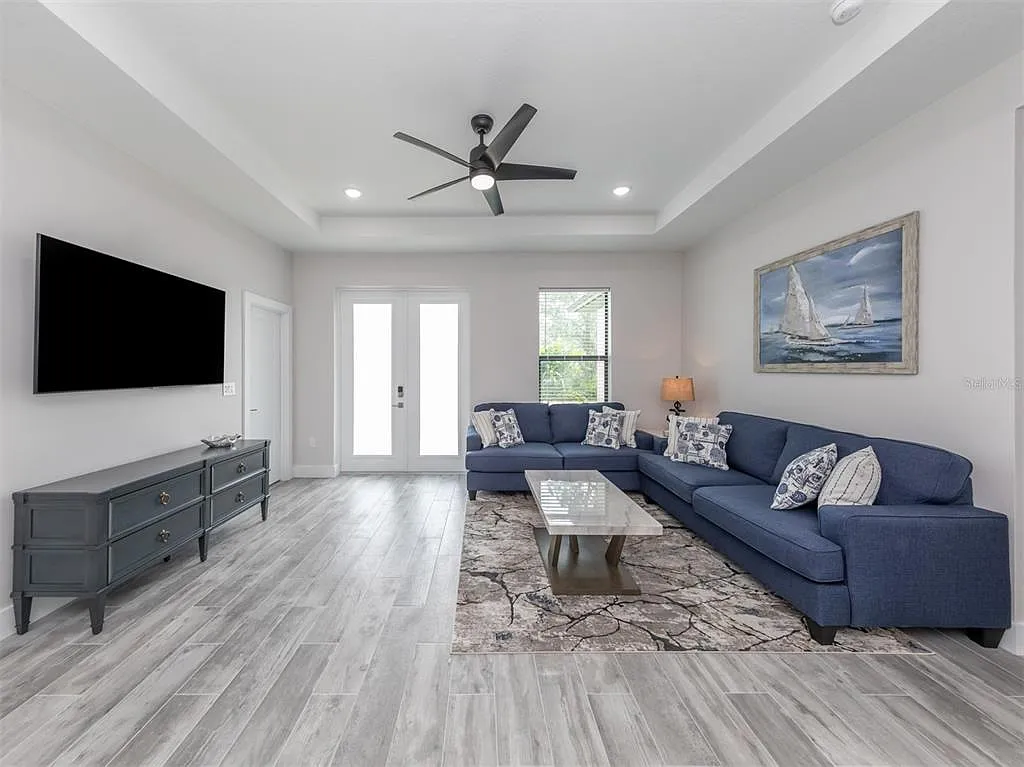 3 bed, 3.0 bath, 1707 sqft, $5,000 — Photo 4