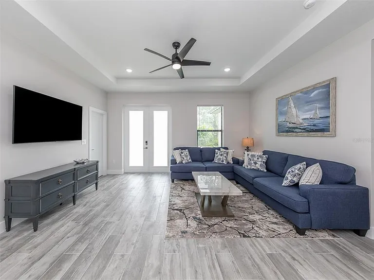 17566 De Miranda Ave — Photo 4