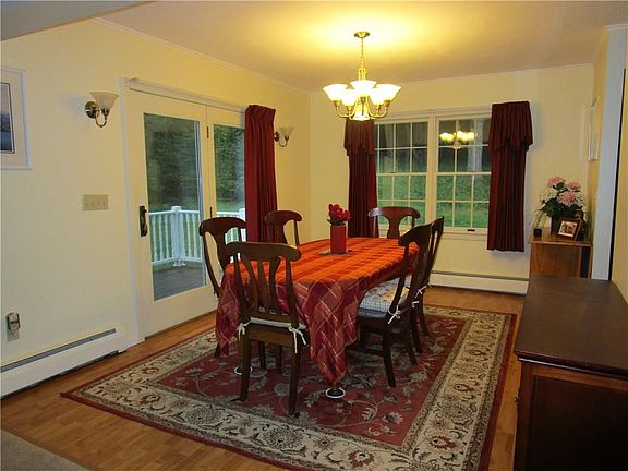 5th image of 2810 Hillcrest Dr
