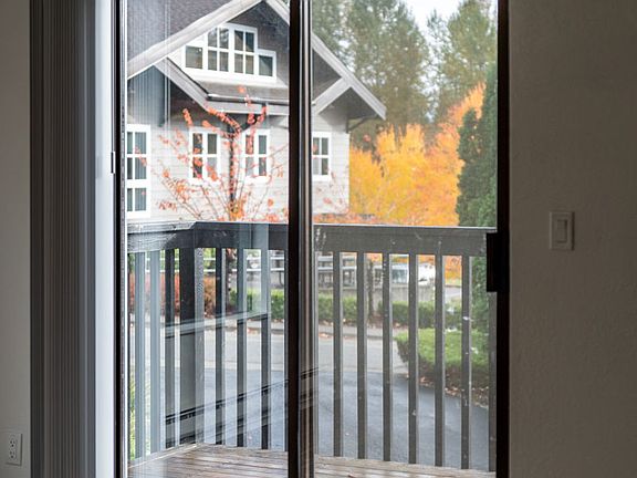 4th image of 2109 123rd Ave NE #2-14