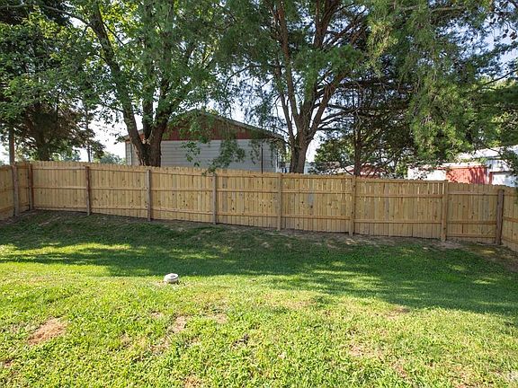 5th image of 4731 Boardwalk Dr