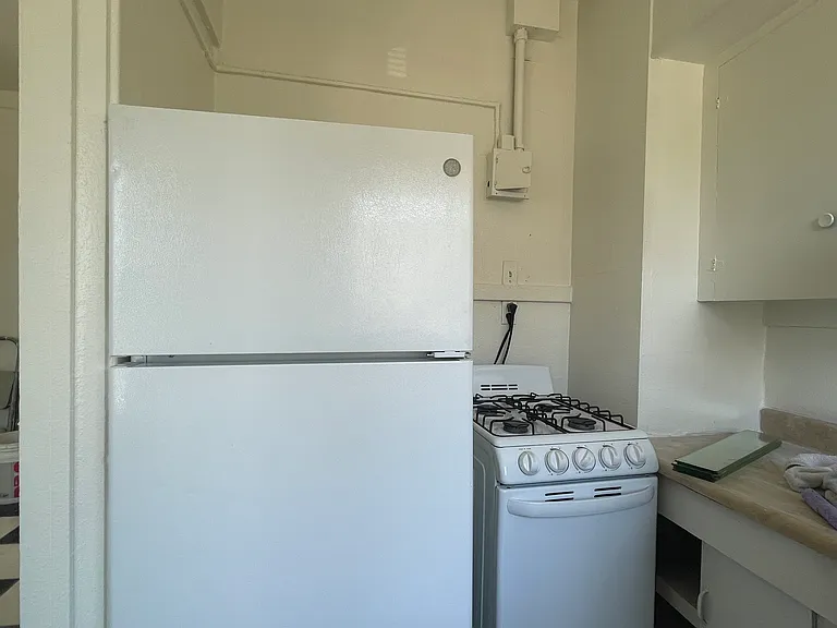 939 E 4th St #2 — Photo 5
