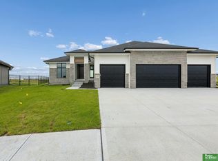 19505 Allied St, Elkhorn, NE 68022