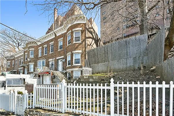 Sold by Exclusive Properties Sotheby's International Realty | media 1