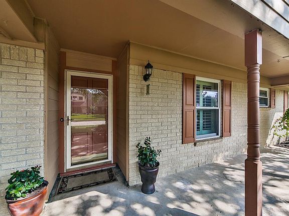 3rd image of 1006 Sharie St