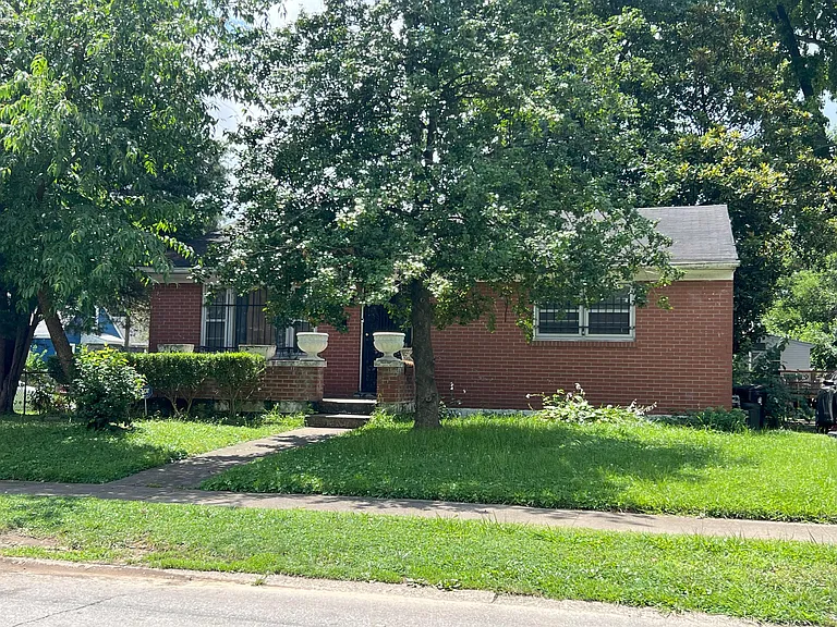 2400 Burwell Ave — Photo 8