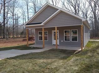 739 Meadowgreen Village Dr, Eden, NC 27288