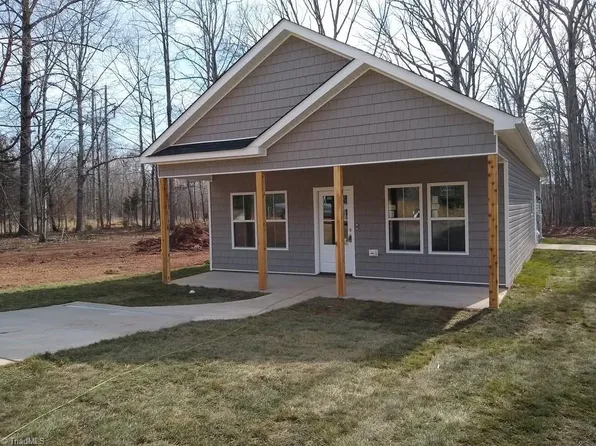 739 Meadowgreen Village Dr, Eden, NC 27288