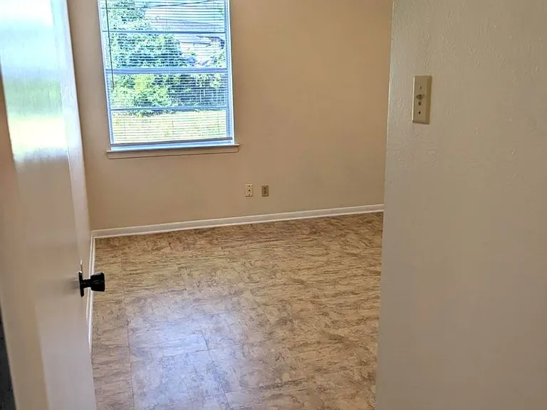 402 Skyline Ave — Photo 14