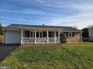 125 Garden City Dr, Lancaster, PA 17602