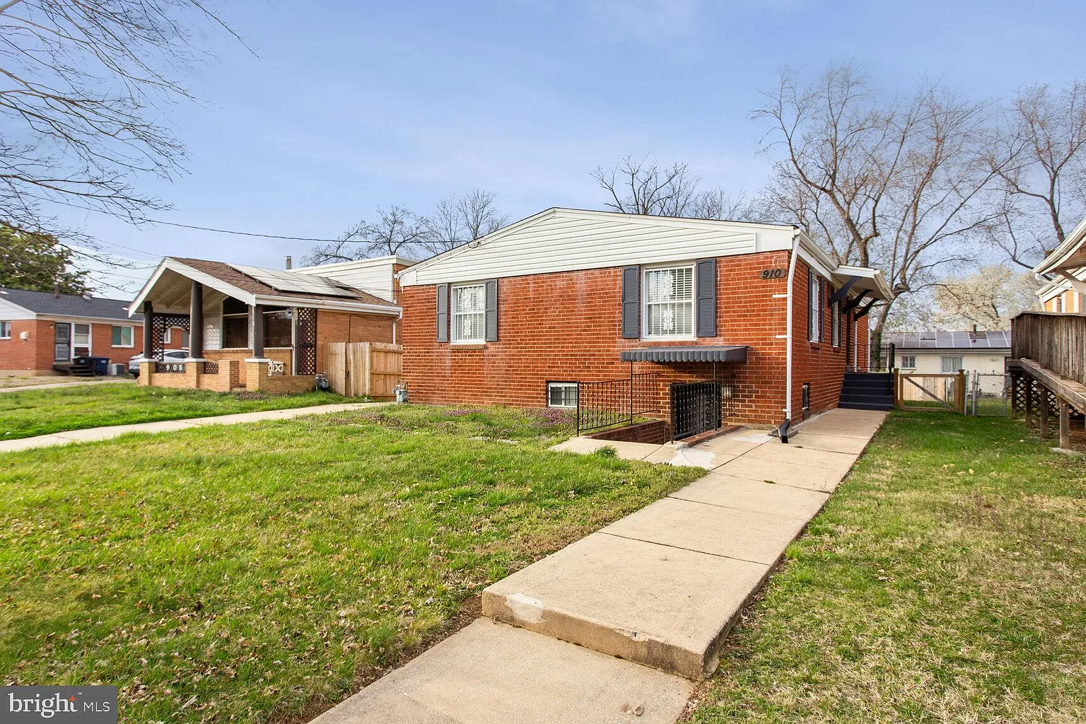 910 Hilltop Ter SE photo 1