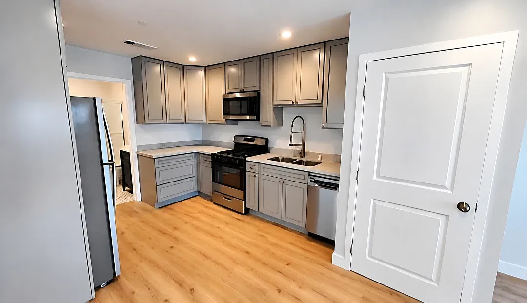 2 bed, 950 sqft, $3,250 — Photo 1