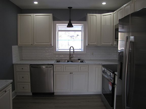 5th image of 410 Pekoe Ave
