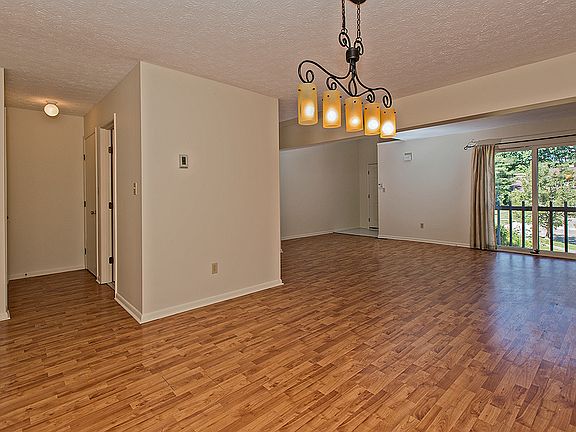 5th image of 1375 Belvoir Mews