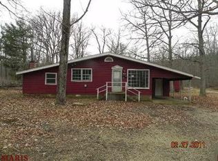 1049 Parkway Dr, Iron Mountain, MO 63624