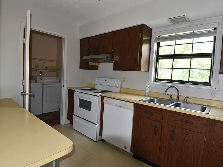 7767 Brams Hill Dr — Photo 13