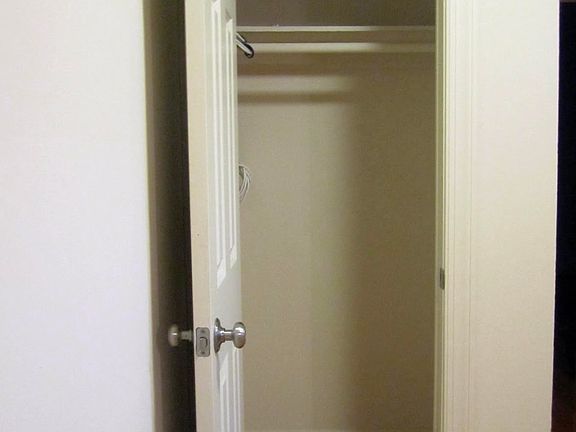 4th image of 4832 Fairfax Dr APT 5