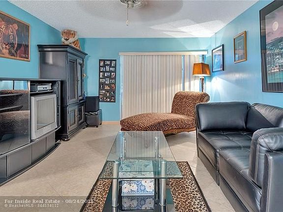4th image of 959 SE 2nd Ave APT 130