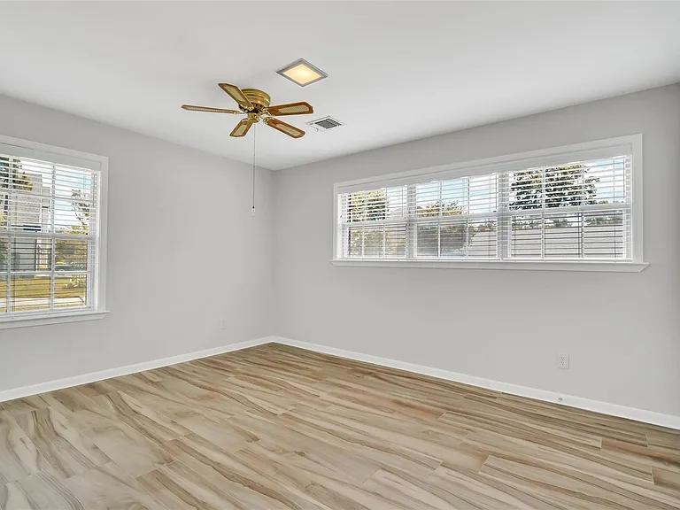 442 Mignon Ln — Photo 3