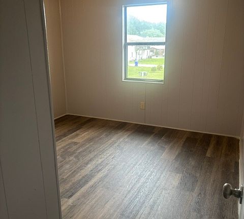 4th image of 210 Shipman Rd #177da48c2