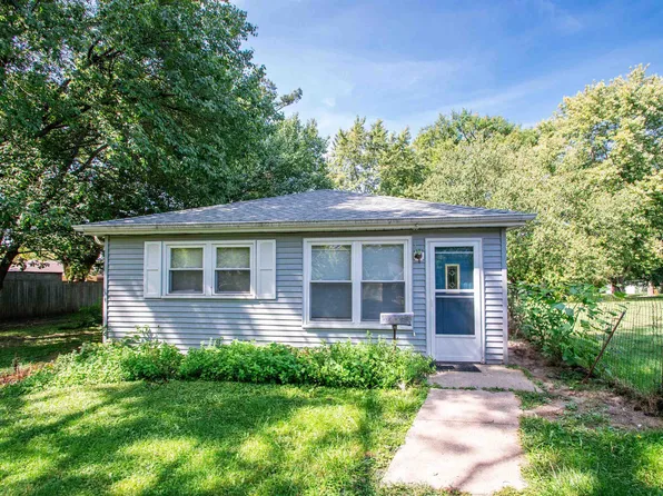 927 S Stewart St, Creve Coeur, IL 61610