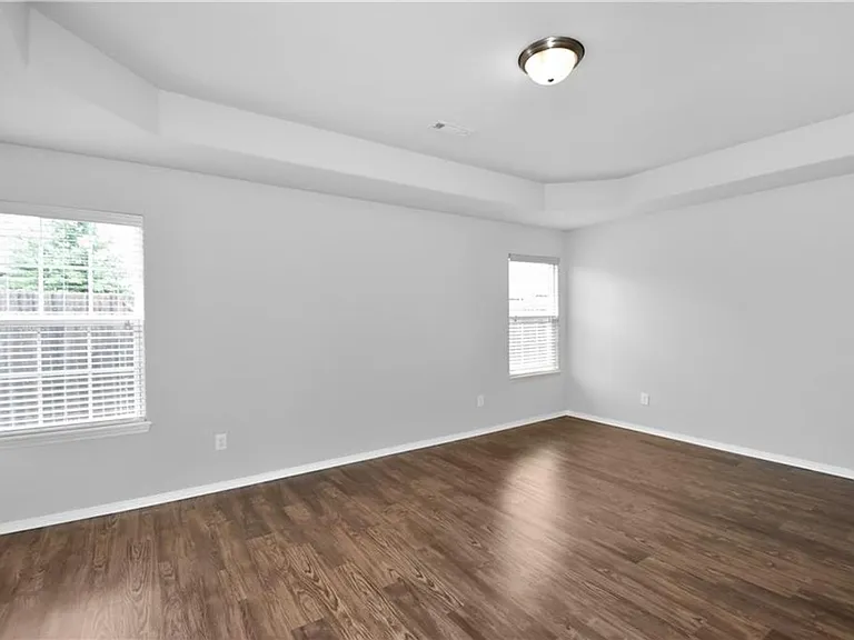 1240 Lariat Dr — Photo 9