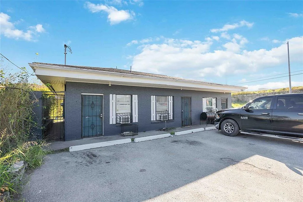 Building Photo - 5504 Jensen Dr #3