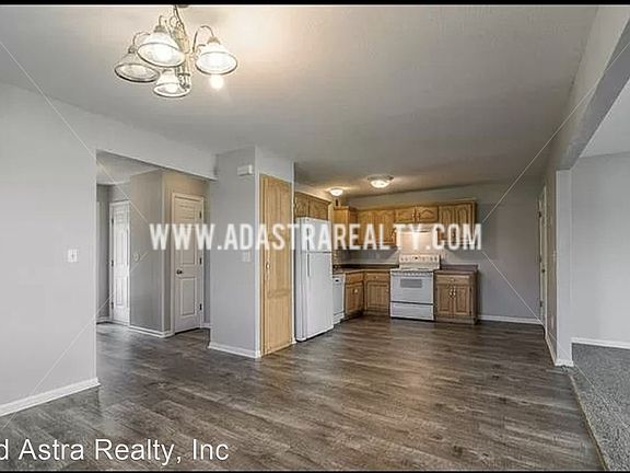 5th image of 906 N Elm St