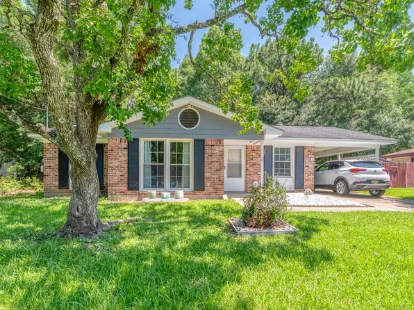 1300 E Charmaine Cir, Mobile, AL 36605