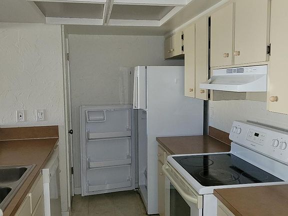 3rd image of 131 Scottsdale Loop