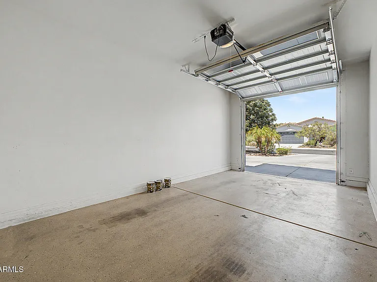 2531 E Eleana Ln — Photo 43