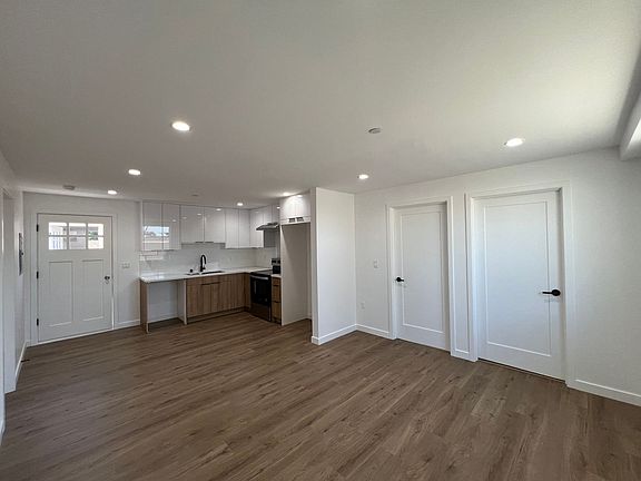 3rd image of 921 New York Dr #923-B