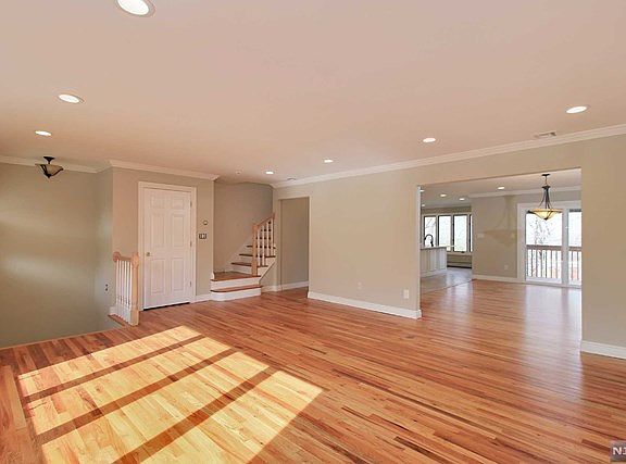 4th image of 2461 Rossett St #B
