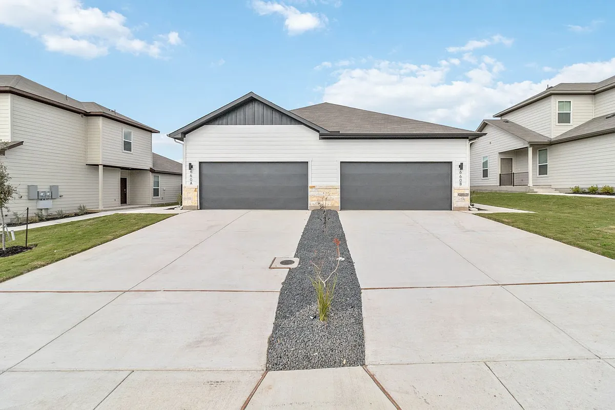 Building Photo - 335 - 339 Nespral