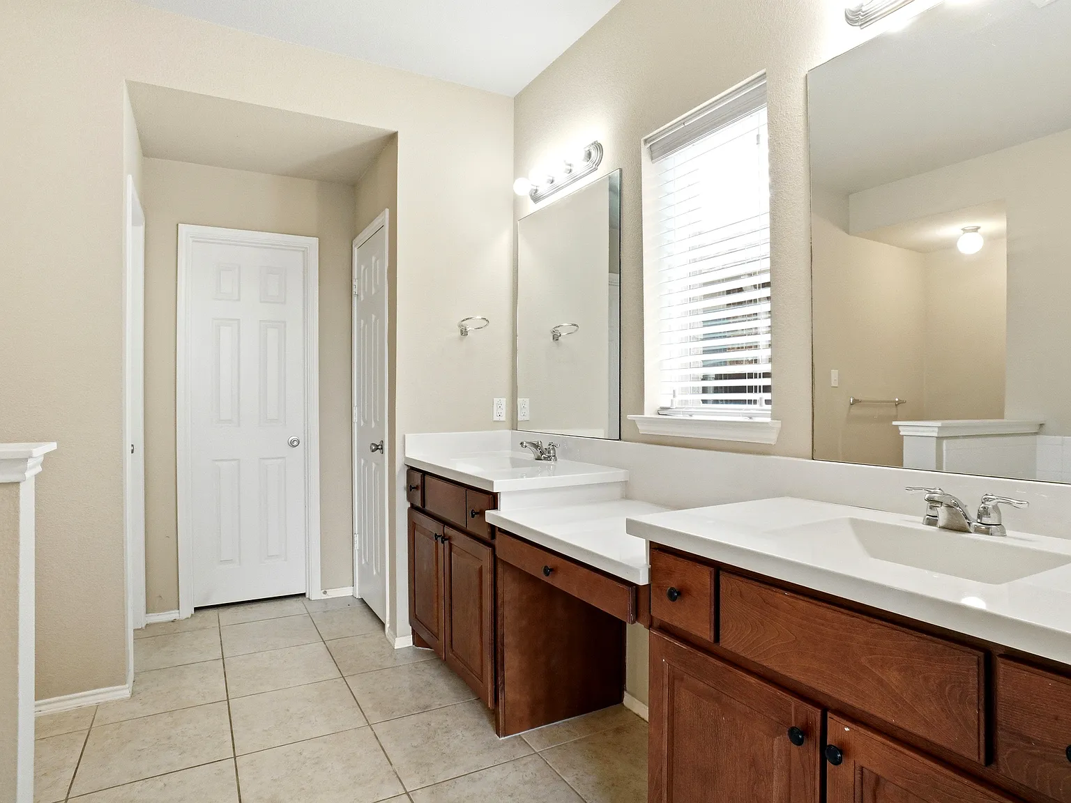5 bed, 3404 sqft, $3,200 — Photo 3