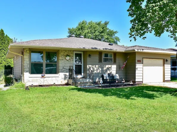 875 37th Ave, Winona, MN 55987
