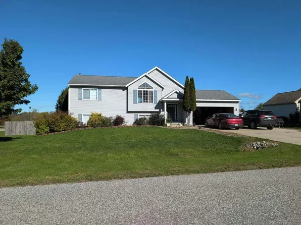 1302 Waters Edge Ct, Whitehall, MI 49461