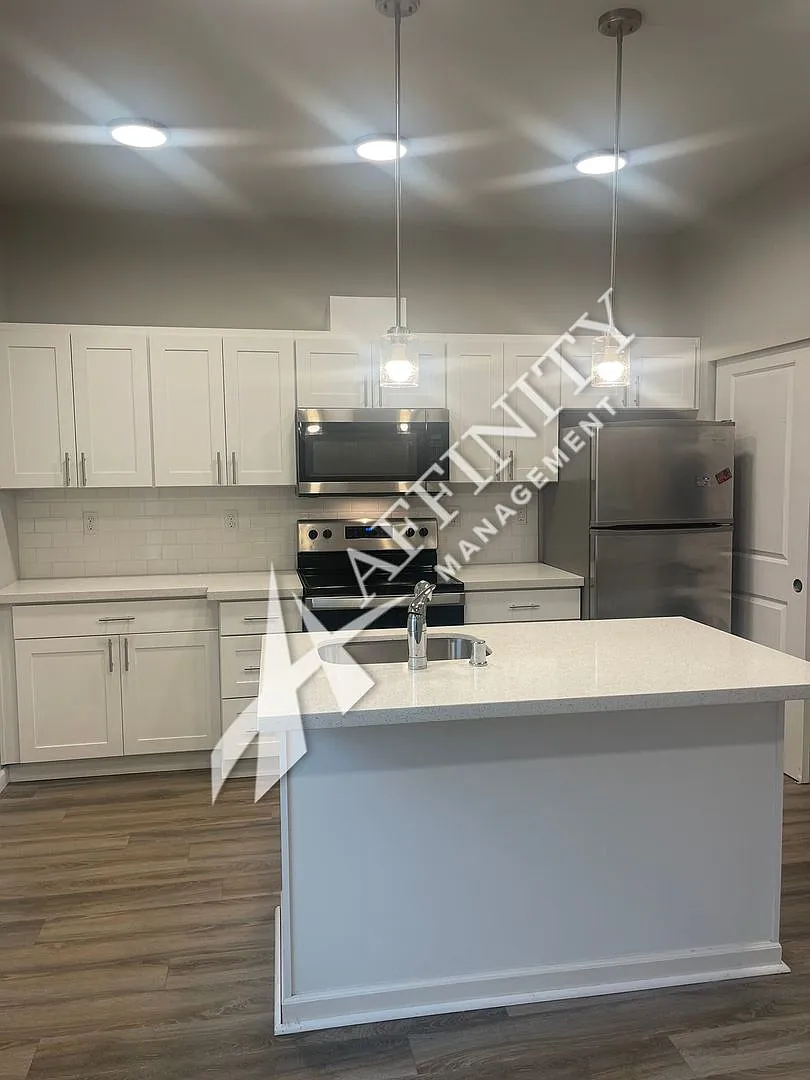 PHE3616-3622 — Photo 2