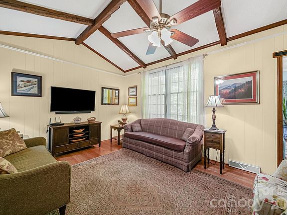 5th image of 2056 Lawrence Rd