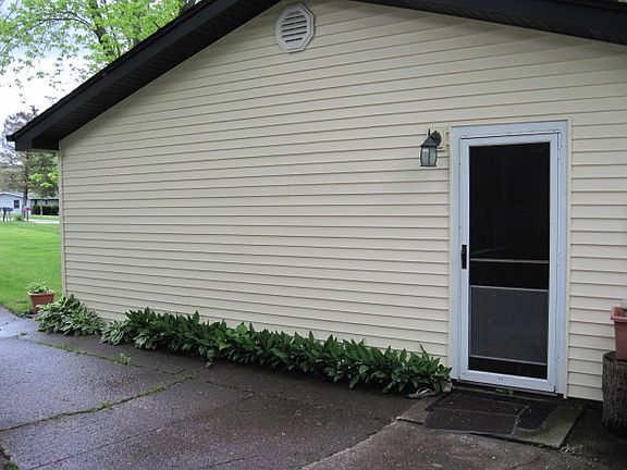 3rd image of 14128 Highland St