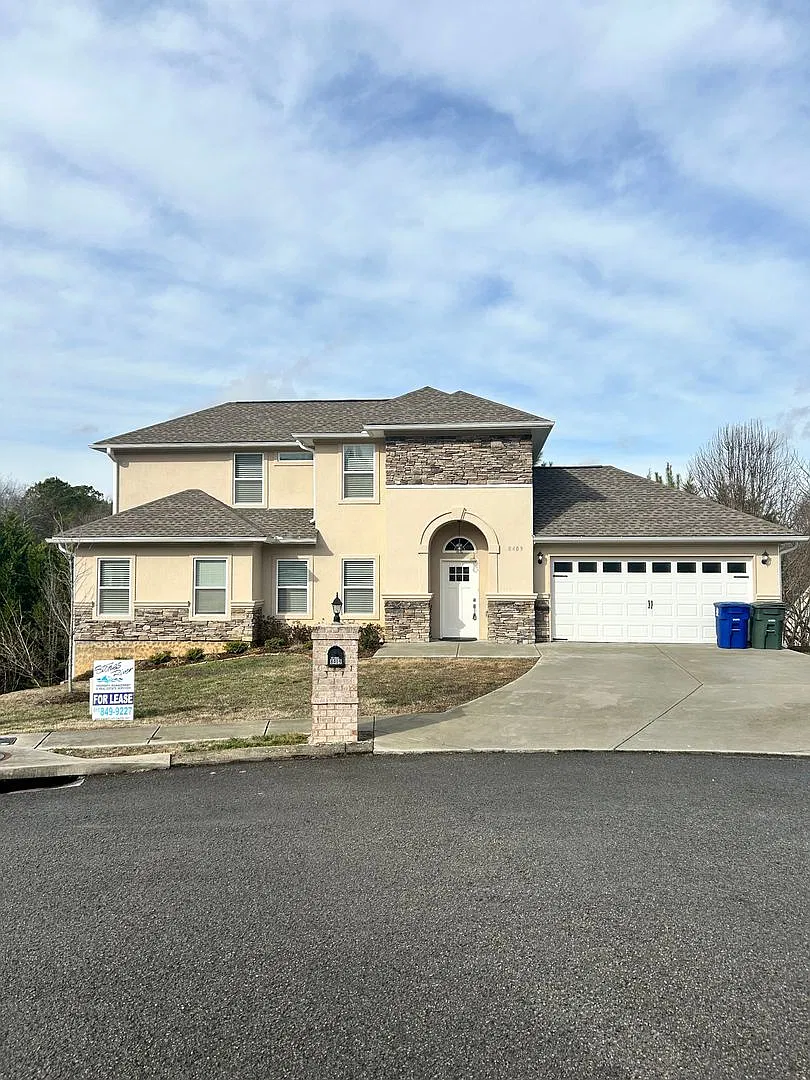 Beautiful Home in East Brainerd! 3 Beds, 3.5 Baths, 2 Car Garage! — Photo 1