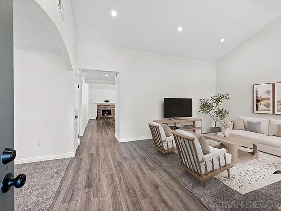 3rd image of 621 Palmbark St