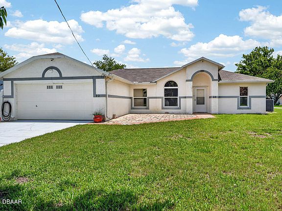 2nd image of 20 Lake Meadow Way