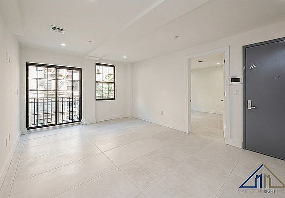 3rd image of 2692 Creston Ave #5F