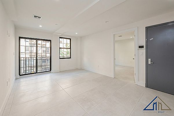 1st image of 2692 Creston Ave #5