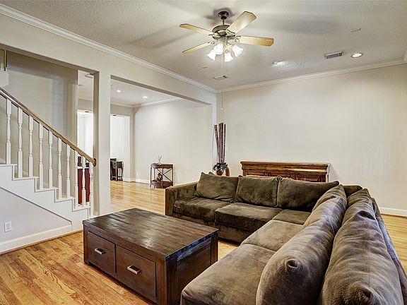 3rd image of 3331 Memorial Crest Blvd
